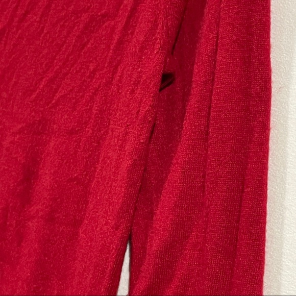 BR Red Luxury Cashmere Turtleneck Sweater - Picture 9 of 10